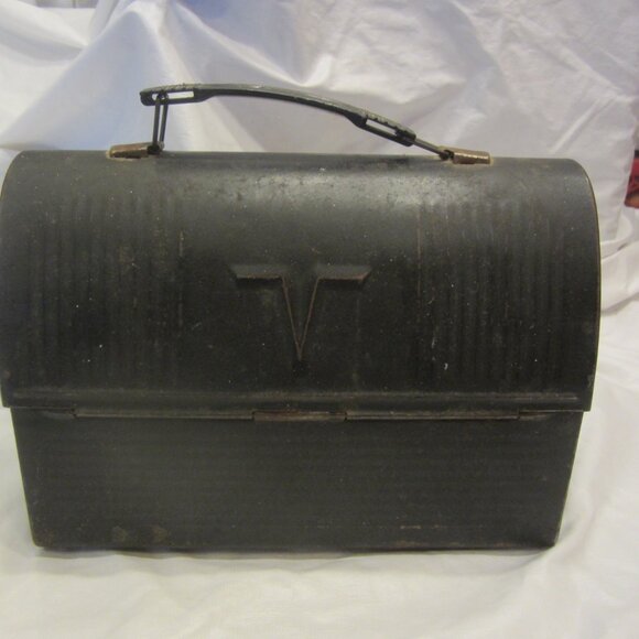 VTG THERMOS "V" METAL LUNCH BOX, W/HANDLE, DOME SHAPED - Picture 3 of 12